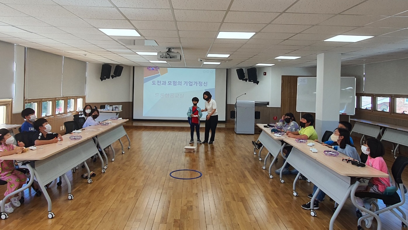 진주기업가정신센터에서 기업가들의 도전·모험정신 배운다!-드론항공교실(4).jpg