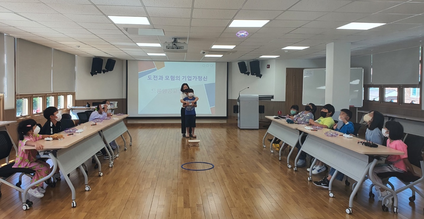 진주기업가정신센터에서 기업가들의 도전·모험정신 배운다!-드론항공교실(3).jpg