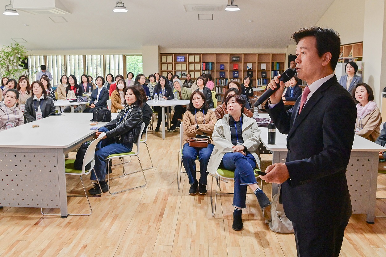 경남중등여교장 학교경영연구회 기업가정신 수도 진주 방문 (1).jpg