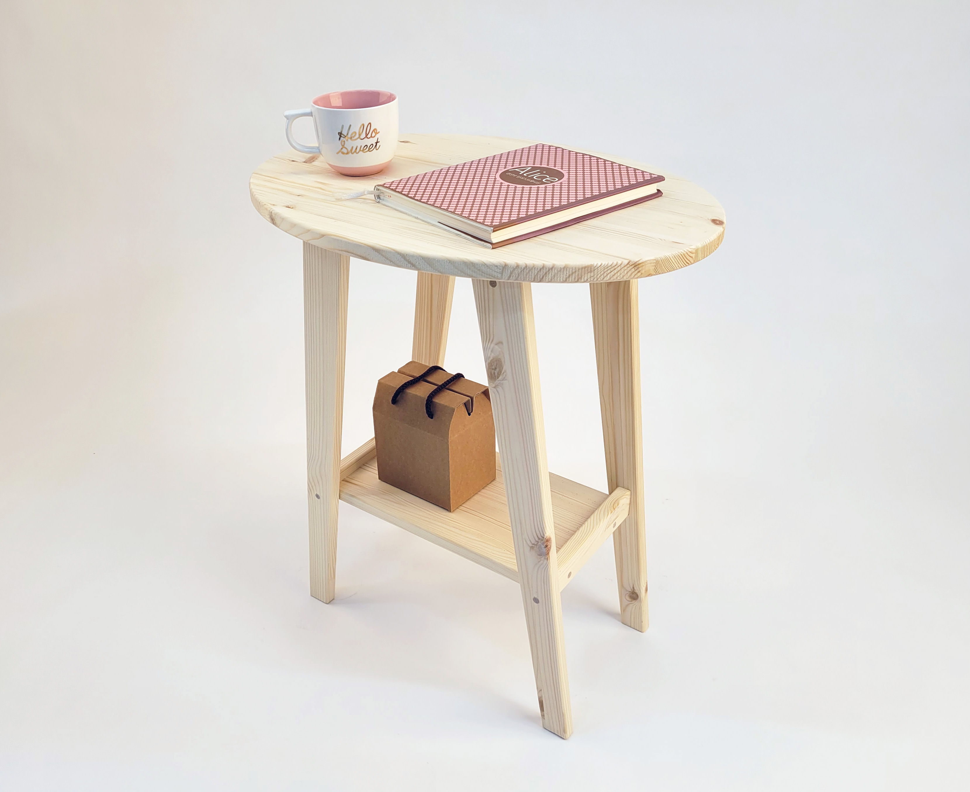 키 크고 슬림한 타원형 탁자입니다.
콤팩트 사이즈에 실용적인 하부 선반이 있어
커피 or 티 테이블, 독서 테이블, 홈술 테이블, 사이드 테이블 등 
다용도로 쓸 수 있는 힙~한 테이블입니다.
