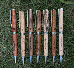 2025 진주목공예전수관 수강생 작품전시회 [원데이 교육] 무.료.체험 행사! 

<목선반 & CNC>
각재를 봉재로 가공하는 터닝(turning)기법이 매력적인 목선반입니다.
수강생 톡 - 속 시원하게 깎다보면 목공예 작품이 뚝딱!

나만의 볼펜을 깎으며 그간 쌓인 스트레스를 날려보아요!

□ 교육 품목 : 나무 볼펜 깎기 (1점)
□ 교육 장소 : 진주목공예전수관 1층 제3작업실
□ 교육 일시 (소요시간 : 2시간 이내) *총 3회차 중  택 1회
 - 1회차 10. 11.(토) 14:00~16:00 
 - 2회차 10. 18.(토) 14:00~16:00
 - 3회차 10. 25.(토) 14:00~16:00 
□ 교육 인원 : 회차당 10명 (중학생 이상 신청 가능)
- - - - - - - - - - - - - - - - - - - - - - - - - - - - - - - - - - 

□ 신청 방법 : ★★ 진주목공예전수관 홈페이지 온라인 신청만 가능 ★★
□ 신청 기간 : 9. 23.(화) 10:00 ~ 9. 30.(금) 17:00 [선착순]
★ 1인 1교육 1회차 한정 / 중복신청 시 취.소.처리 됩니다! ★

* 최종 선정자에게 <개별 안내톡> 발송
* No-Show의 경우 차후 이벤트 참여 불가
* 문의  ☎ 055-746-3633