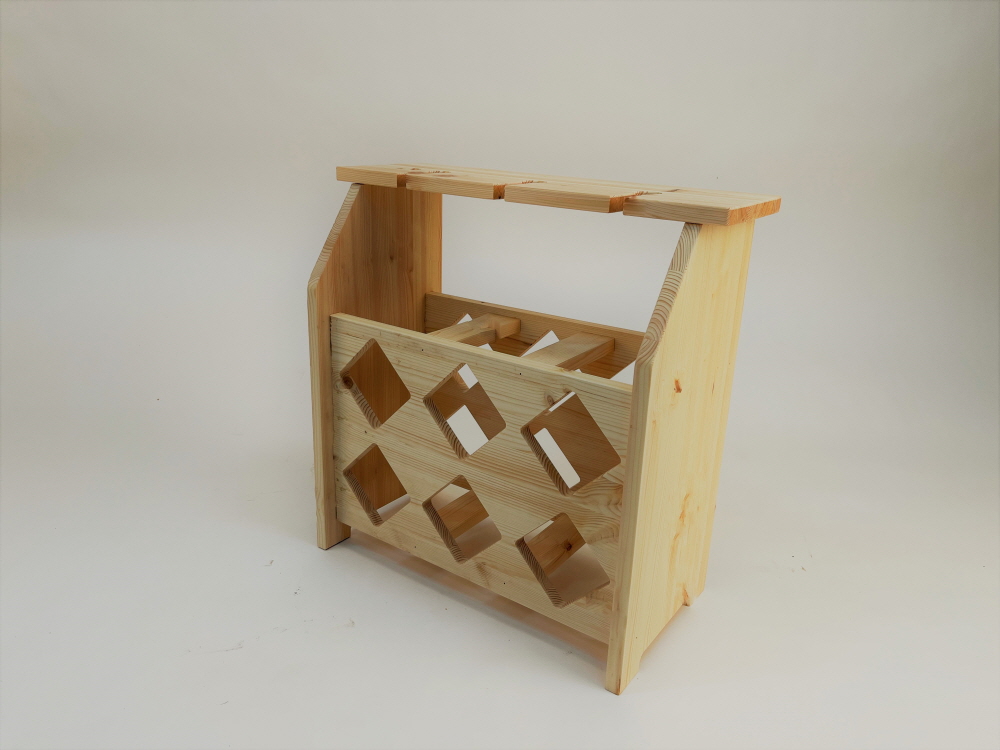 보졸레누보를 맛볼 수 있는 와인의 달을 기다렸나요?
다이아몬드 6홀의 개성있는 와인 장식장을 소개합니다.
선물용으로 인기 많았던 와인랙 3구의 확장형이지요.
와인을 좋아하신다면 멋진 인테리어 소가구로 추천합니다~.

* 사이즈(mm) : 530X250XH520

- 체험 인원 : 1회 15명 
- 체험 시간 : 주중(수), 주말(토) 오전 10:00~12:00  [각 1회]
- 체험 대상 : 청소년 이상 일반시민 
- 접수 방법 : 홈페이지 / 전화 ☎055-746-3633 / 현장방문 등을 통한 사.전.예.약!
- 체험 장소 : 진주시 명석면 광제산로 367 (1층 체험실)
- 체험 비용 : 기본체험료 + 재료비 >> 접수 당일 계좌이체
   [농협은행 301-0361-4856-81 진주시청 진주목공예전수관 문화유산과] 
*  체험 예약자 이름으로 입금 / 익일 입금 확인 후 신청완료 알림톡 발송

* 진주목공예전수관에서는 디자인을 자체개발하여 재료를 직.접. 준비합니다.
   예약 인원에 맞춰 목재를 재단하고, 한장 한장 트리머 작업을 거쳐야 하므로 
   당일 현장접수는 불가하오니 꼭 사.전. 예.약. 바랍니다~!
* 체험시간은 품목 별 난이도에 따라 1시간에서 최대 2시간 가량 소요됩니다.
* 디스플레이 소품 불포함 /
 디자인 및 사이즈가 변경될 수 있습니다.