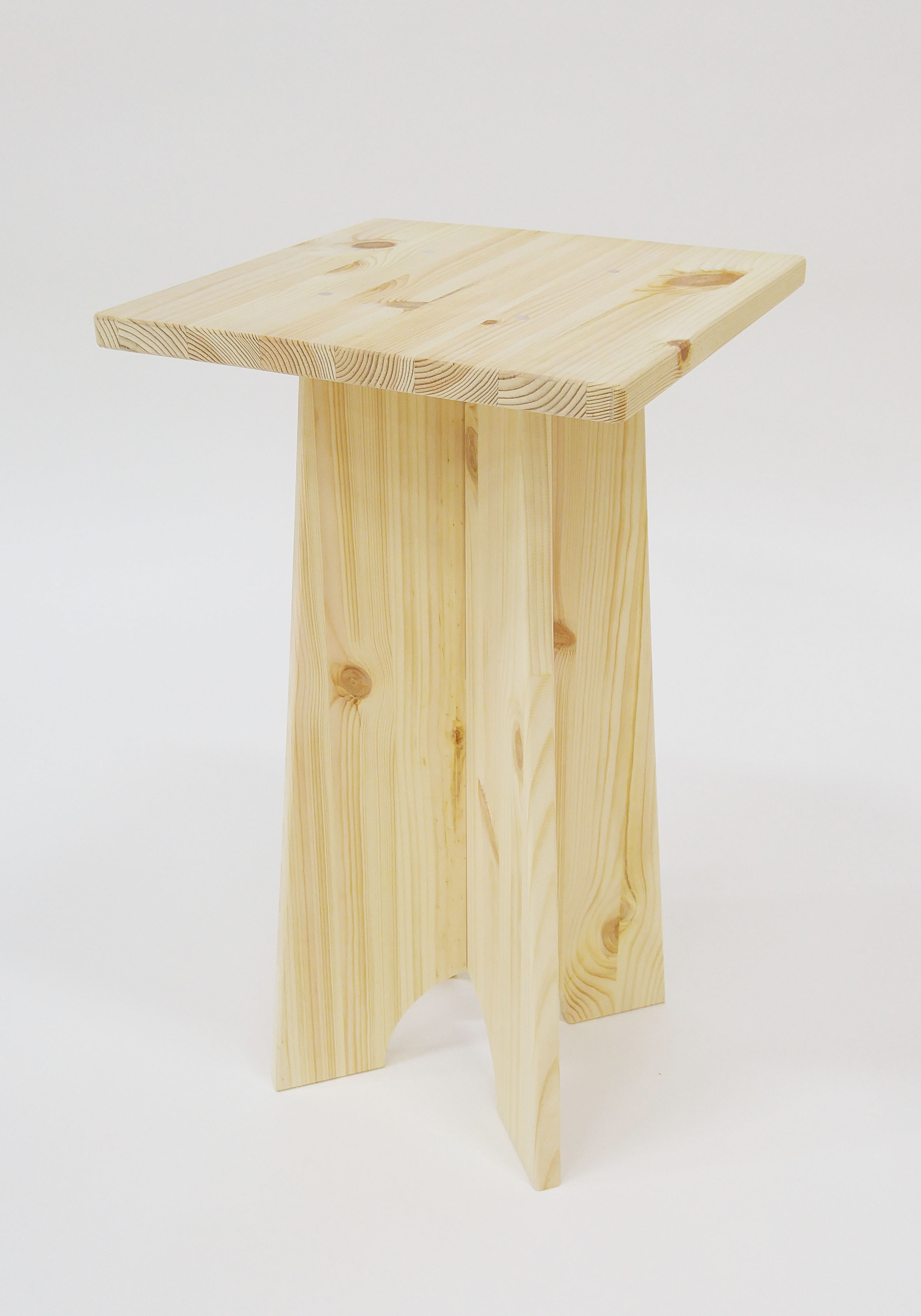 행복한 홈바 테이블과 세트 제품 <홈바 네모 스툴>입니다.
반턱 짜임의 간단한 조립 방법과 심플한 디자인으로
어디에서든 캐주얼한 의자로 쓰기 적당한 높이에
감각적인 인테리어 소품으로 활용하기 좋습니다~!

* 사이즈(mm) : 300 × 300 × H440

- 체험 인원 : 1회 15명 
- 체험 시간 : 주중(수), 주말(토) 오전 10:00~12:00  [각 1회]
- 체험 대상 : 청소년 이상 일반시민 
- 접수 방법 : 홈페이지 / 전화 ☎055-746-3633 / 현장방문 등을 통한 사.전.예.약!
- 체험 장소 : 진주시 명석면 광제산로 367 (1층 체험실)
- 체험 비용 : 기본체험료 + 재료비 >> 접수 당일 계좌이체
   [농협은행  301-0361-4856-81  진주시청 진주목공예전수관(문화유산과)] 
*  체험 예약자 이름으로 입금 / 익일 입금 확인 후 신청완료 알림톡 발송


* 진주목공예전수관에서는 디자인을 자체개발하여 재료를 직.접. 준비합니다.
   예약 인원에 맞춰 목재를 재단하고, 한장 한장 트리머 작업을 거쳐야 하므로 
   당일 현장접수는 불가하오니 꼭 사.전. 예.약. 바랍니다~!
* 체험시간은 품목 별 난이도에 따라 1시간에서 최대 2시간 가량 소요됩니다.
* 디스플레이 소품 불포함 / 디자인 및 사이즈가 변경될 수 있습니다.